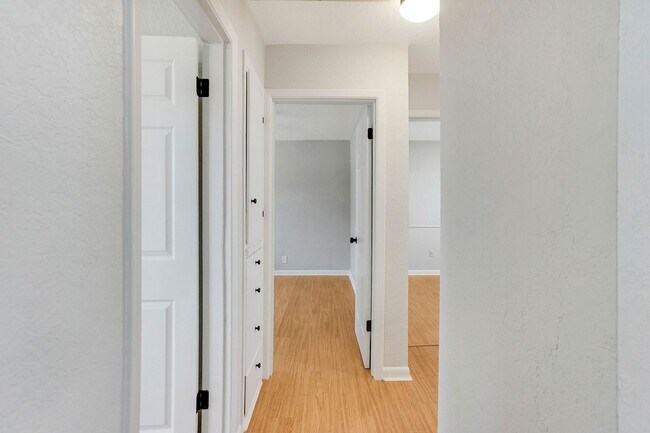 Building Photo - Well kept 3 bed, 1 bath in NE Salem