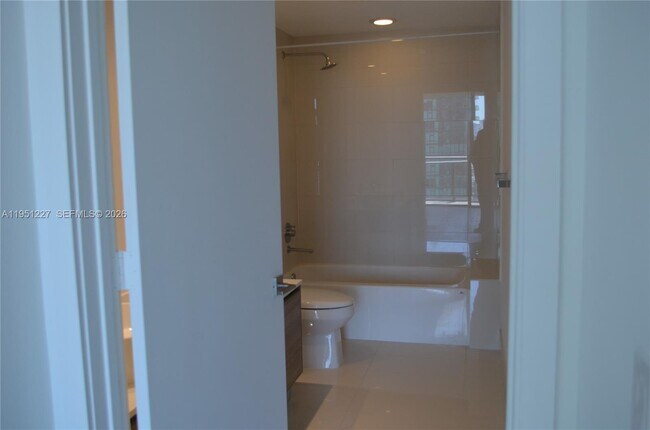 Building Photo - 121 NE 34th St