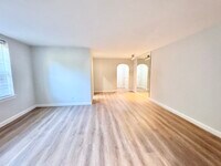 Building Photo - 22 S Old Glebe Rd