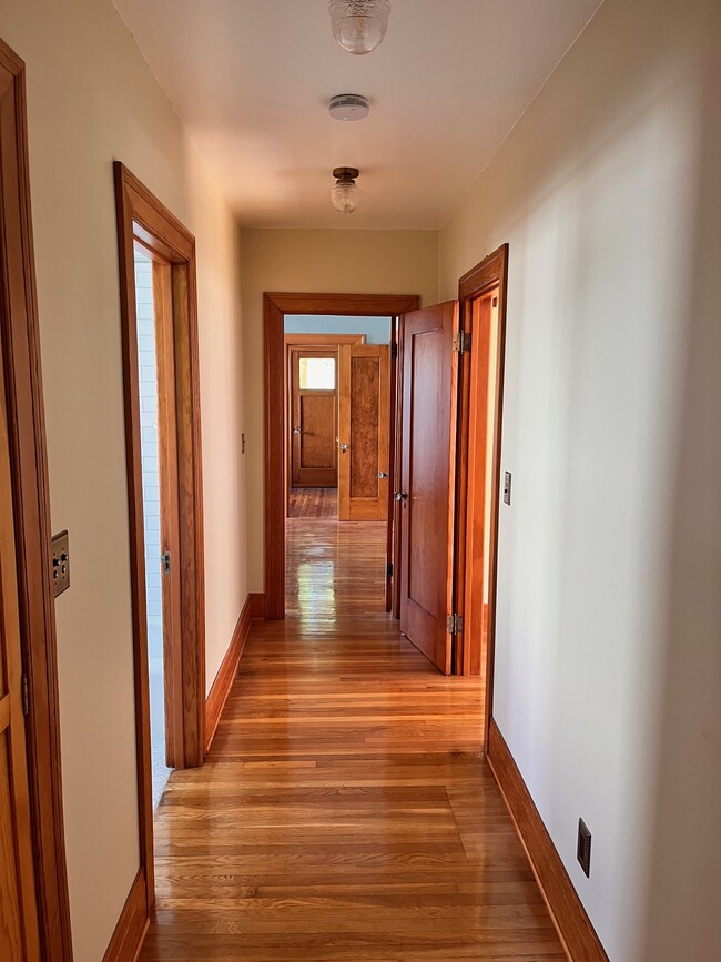 Hallway towards back bedroom - 1216 N Mariposa Ave