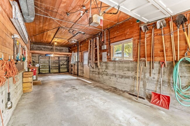 Building Photo - 3535 43rd Ave W