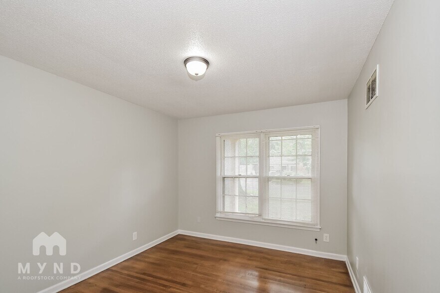 Building Photo - 8210 Danbury Cove
