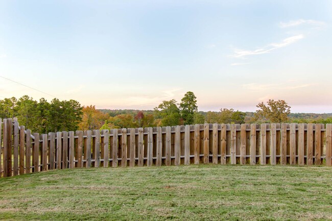 Building Photo - COMING SOON! 3 Bed 2 Bath Duplex in West T...