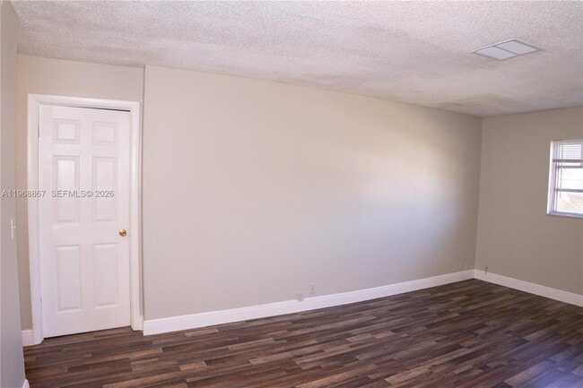 Building Photo - 4280 Woodside Dr