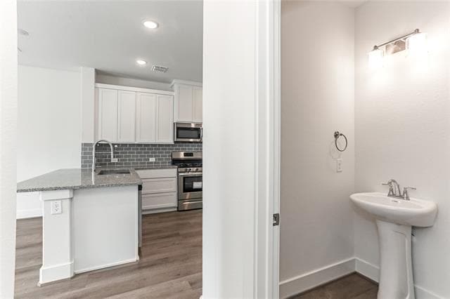 Building Photo - 7725 Reis Ln