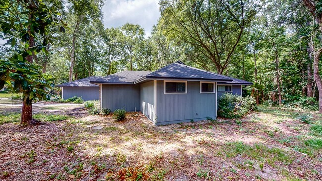 Building Photo - LOOK!  Park Avenue- 4 Bedroom/3 Bath - BEAUTIFUL!