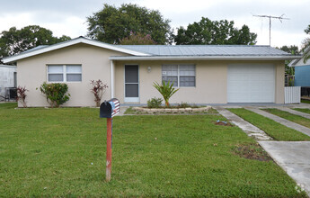 Building Photo - 2Bed/1Bath Single Family home in Beacon Sq...