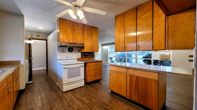 Building Photo - 495 Compton Rd