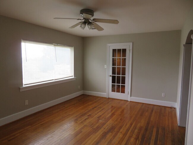 Building Photo - Colonial Heights Virginia
