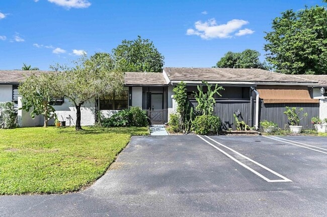 Building Photo - 81 Westecunk Dr