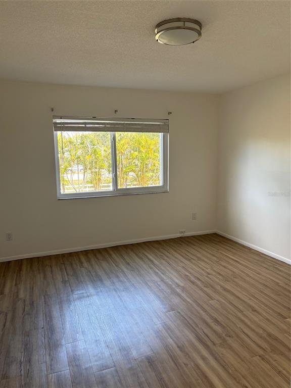 Building Photo - 1540 Glen Oaks Dr E