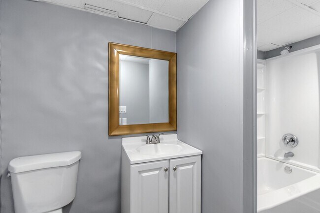 Building Photo - Spacious 4 Bed 3 Bath SFH!
