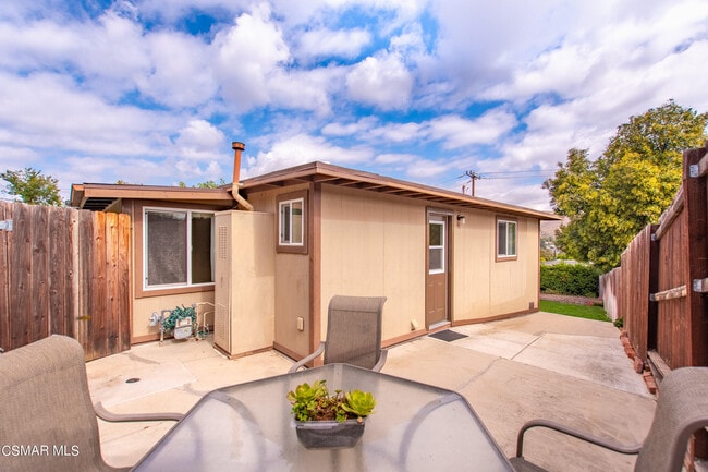 Building Photo - 2905 Foothill Dr