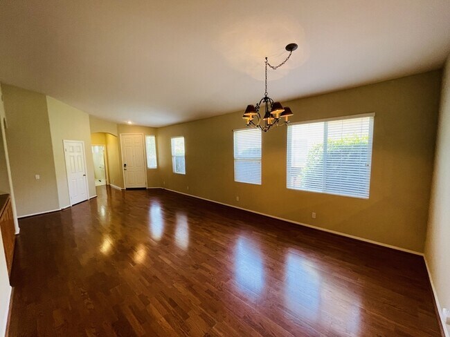 Building Photo - 30962 Crystalaire Dr