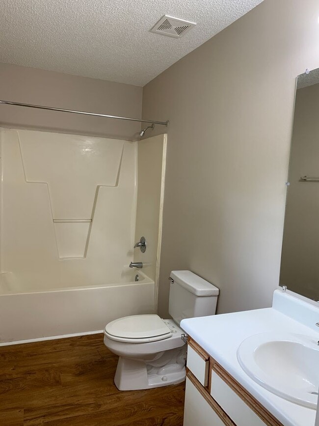 Building Photo - 2112 Wisteria Dr