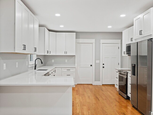 Building Photo - 10 Van Norden St