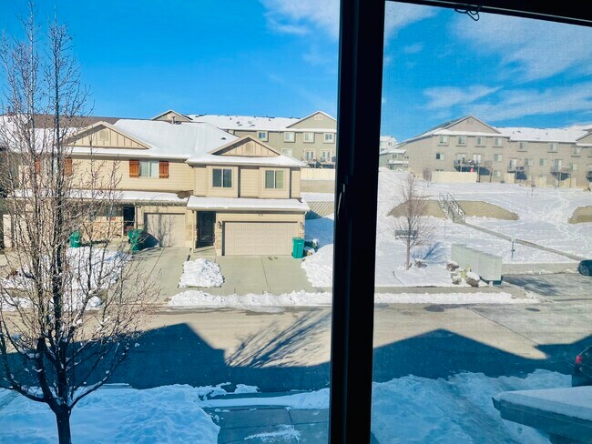 Building Photo - 1790 E Whitetail Way