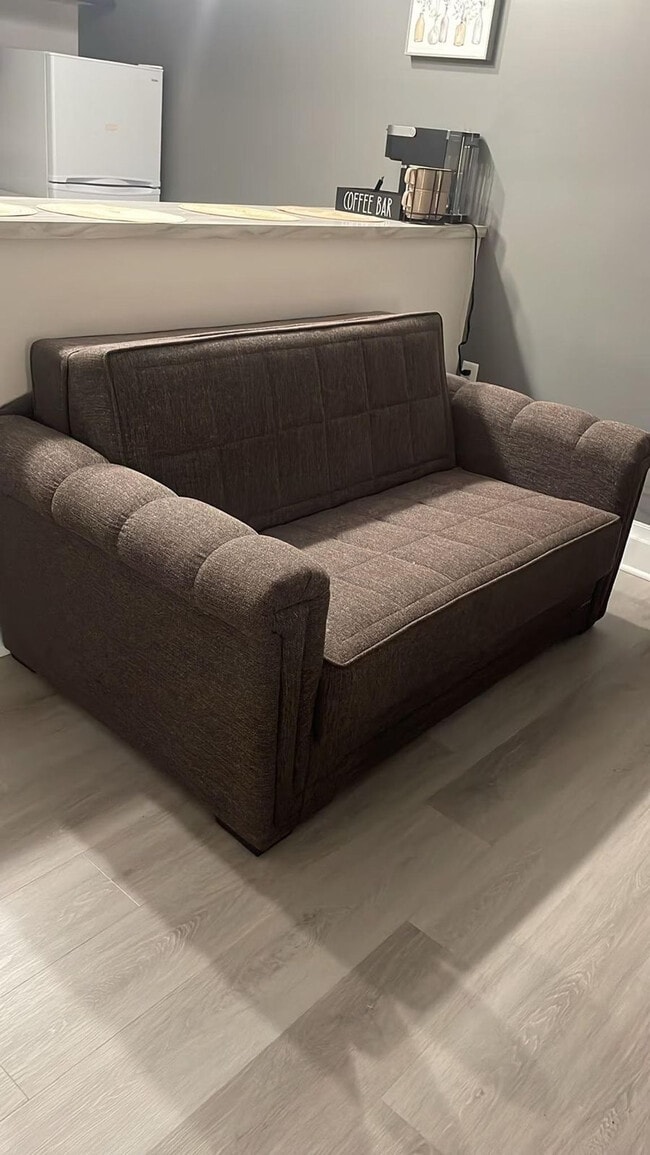 Building Photo - 30 US-9W