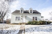 Building Photo - Charming 2 Bedroom Duplex with Spacious La...
