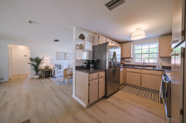 Building Photo - 1752 Banyan Dr
