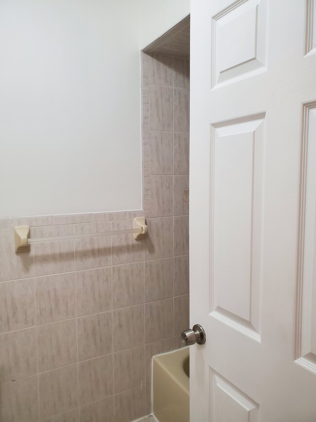 MASTER BATHROOM - 14 Seymour Ave