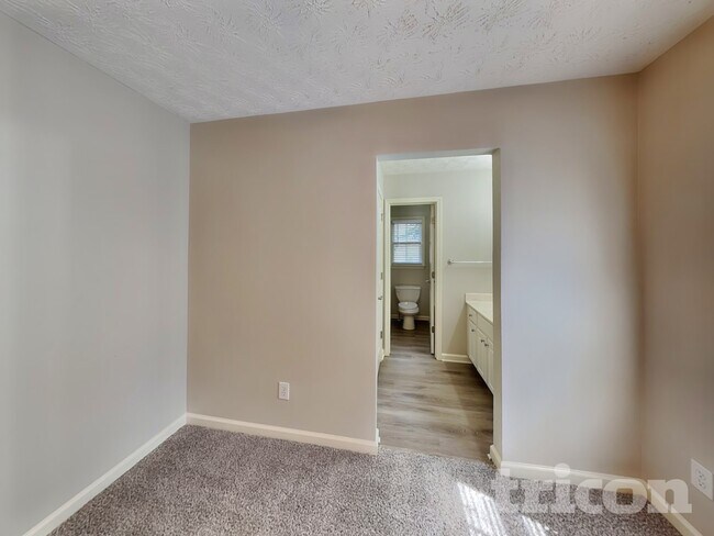 Building Photo - 3433 Palm Cir