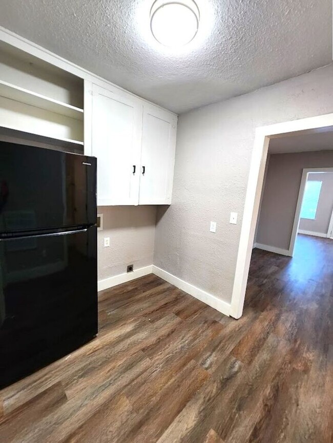 Building Photo - Fantastic 1 Bed 1 Bath Duplex in Shartel B...