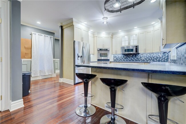 Building Photo - 450 S Main St