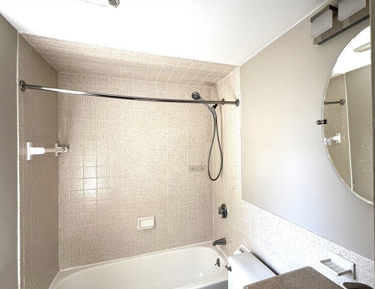 Building Photo - 181 Green St