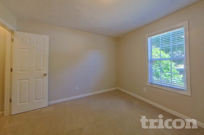Building Photo - 460 Vinemont Ridge