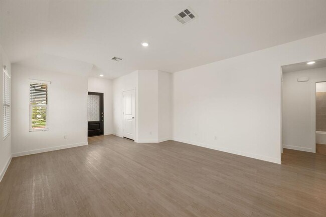 Building Photo - 1407 Hermosa Gdns