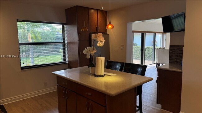 Building Photo - 4905 Bayberry Ln