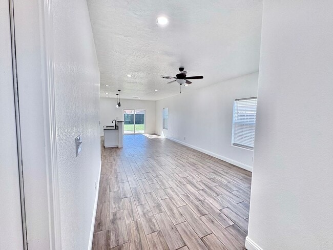 Building Photo - 1207 W Ave P