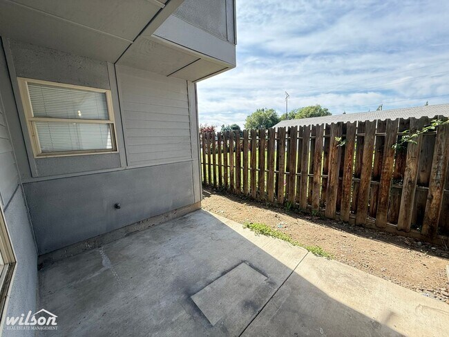 Building Photo - Modern Townhouse Living – 3 Beds, 2.5 Bath...