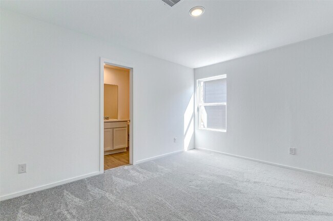 Building Photo - 18522 Tre Croci Dr
