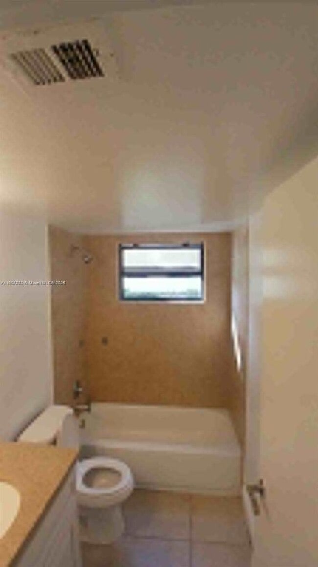 Building Photo - 1562 Lake Crystal Dr