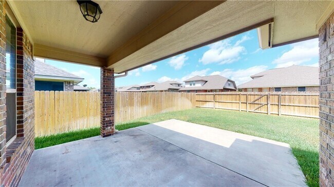 Building Photo - 923 Emerald Dove Ave