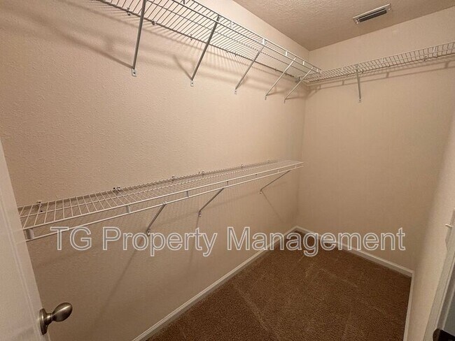 Building Photo - 24 Bush Pl