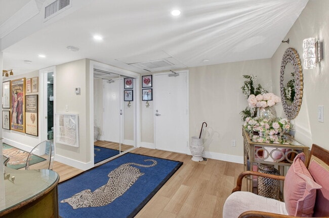 Building Photo - 899 Jeffery St