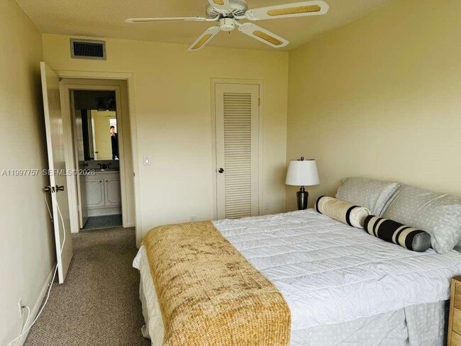 Building Photo - 536 Fanshaw M