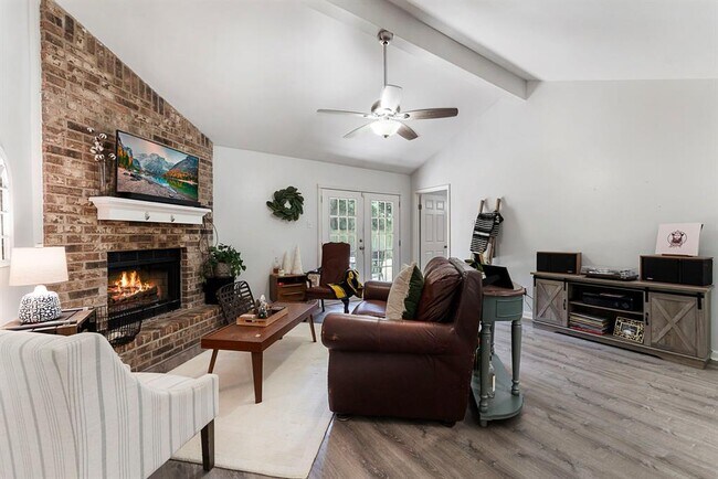 Building Photo - 8 Fallenstone Dr