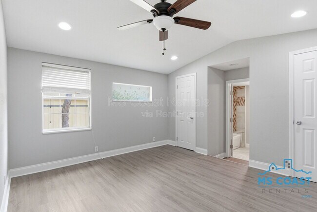 Building Photo - 4319 Lewis St