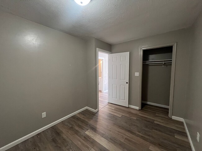 Building Photo - 2323 US-65