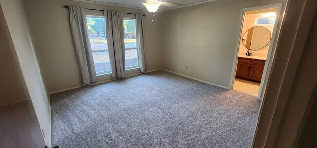 Building Photo - 5803 Thoreau Ln