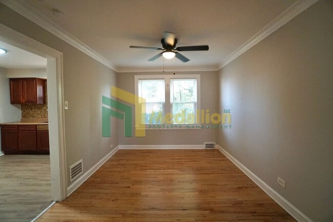 Building Photo - 2048 W 82nd Pl
