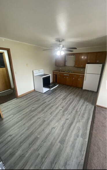 Building Photo - 1325 9th St S