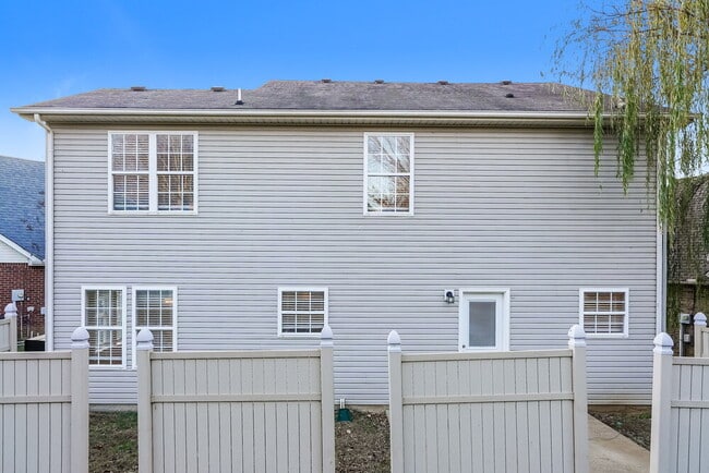 Building Photo - 106 Rushing Water Ct