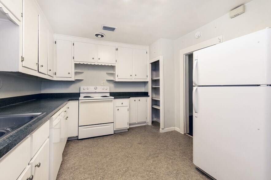 Building Photo - 402 NW 3rd Ave