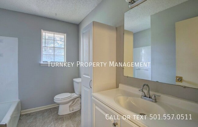 Building Photo - 2 E Laramie Dr
