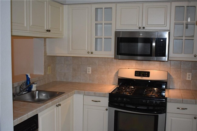 Building Photo - 7890 Dixie Beach Cir